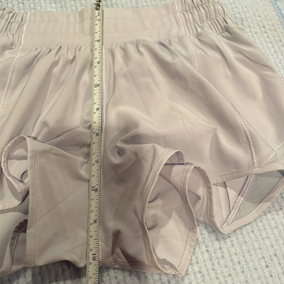 Lululemon Womens Sz 4 Reg Hotty Hot Short with Liner - Picture 6 of 7